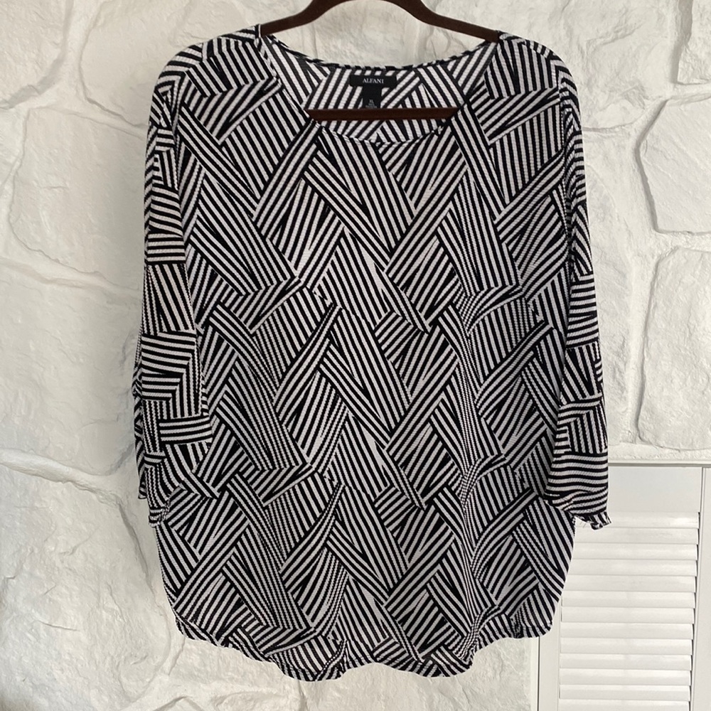 Alfani black white designed fabric top dolman sleeve